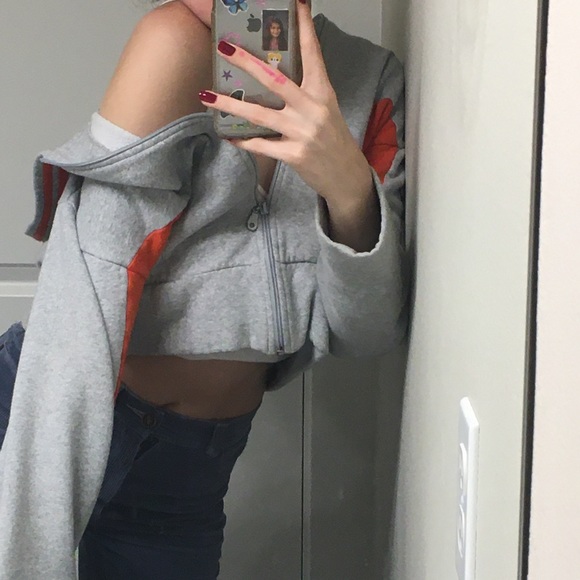 Cropped grey and orange hoodie - Picture 2 of 4